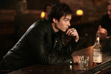 1x09-history-repeating-damon-salvatore-9022483-2000-1333.jpg